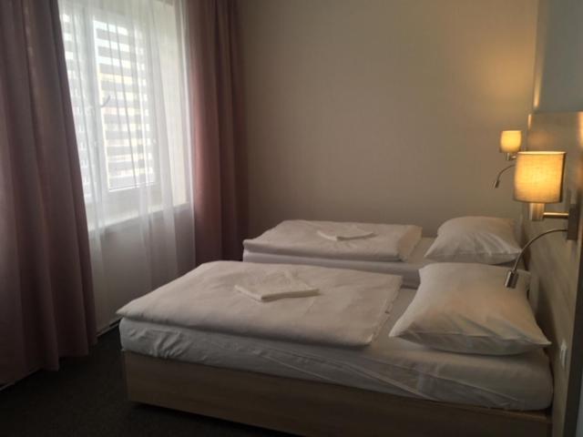 Hotel Trim ปาร์ดูบิตเซ ภายนอก รูปภาพ