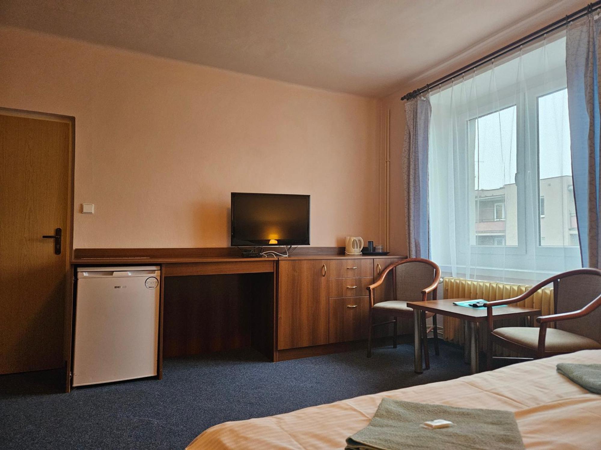 Hotel Trim ปาร์ดูบิตเซ ภายนอก รูปภาพ