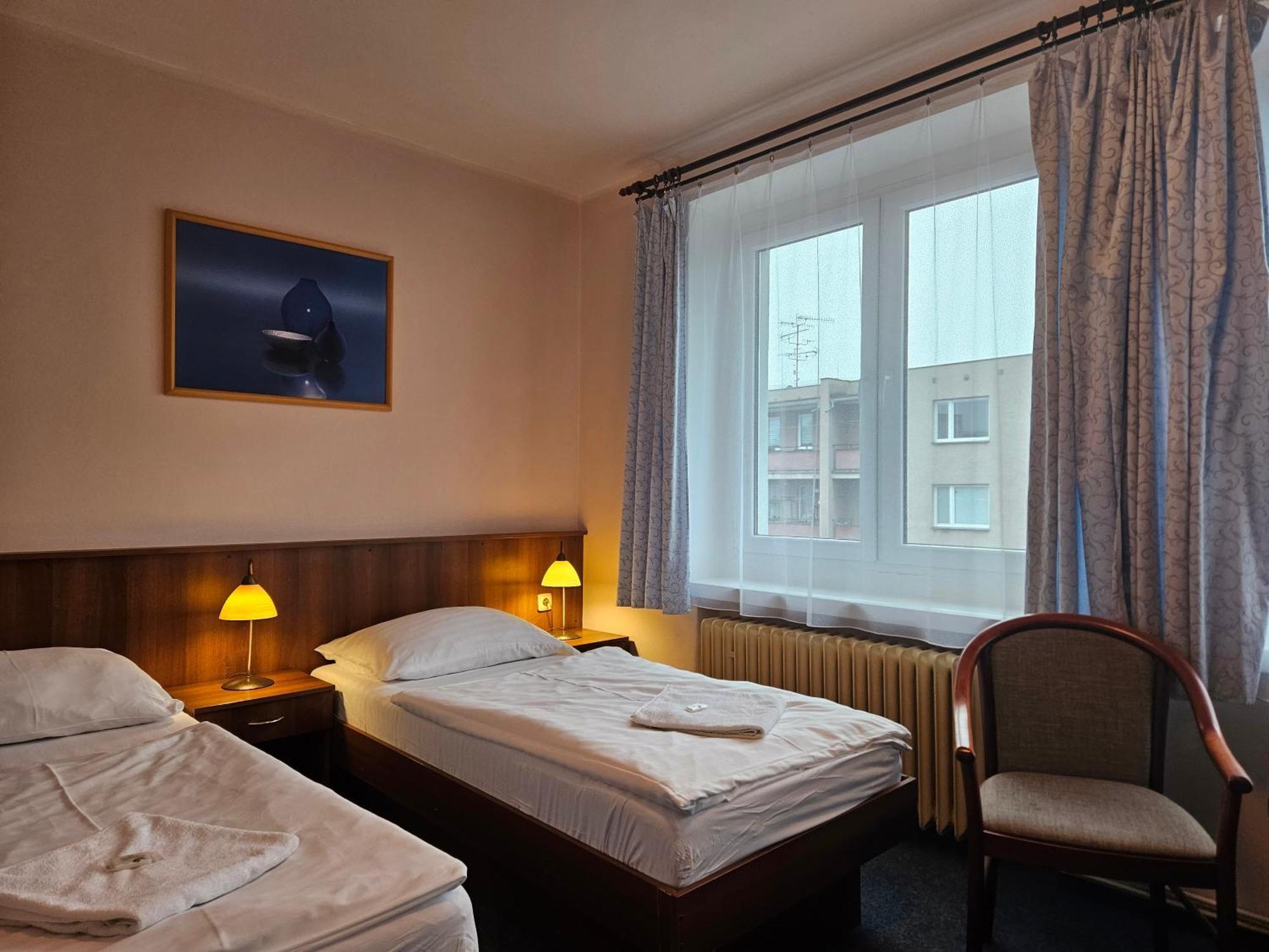 Hotel Trim ปาร์ดูบิตเซ ภายนอก รูปภาพ