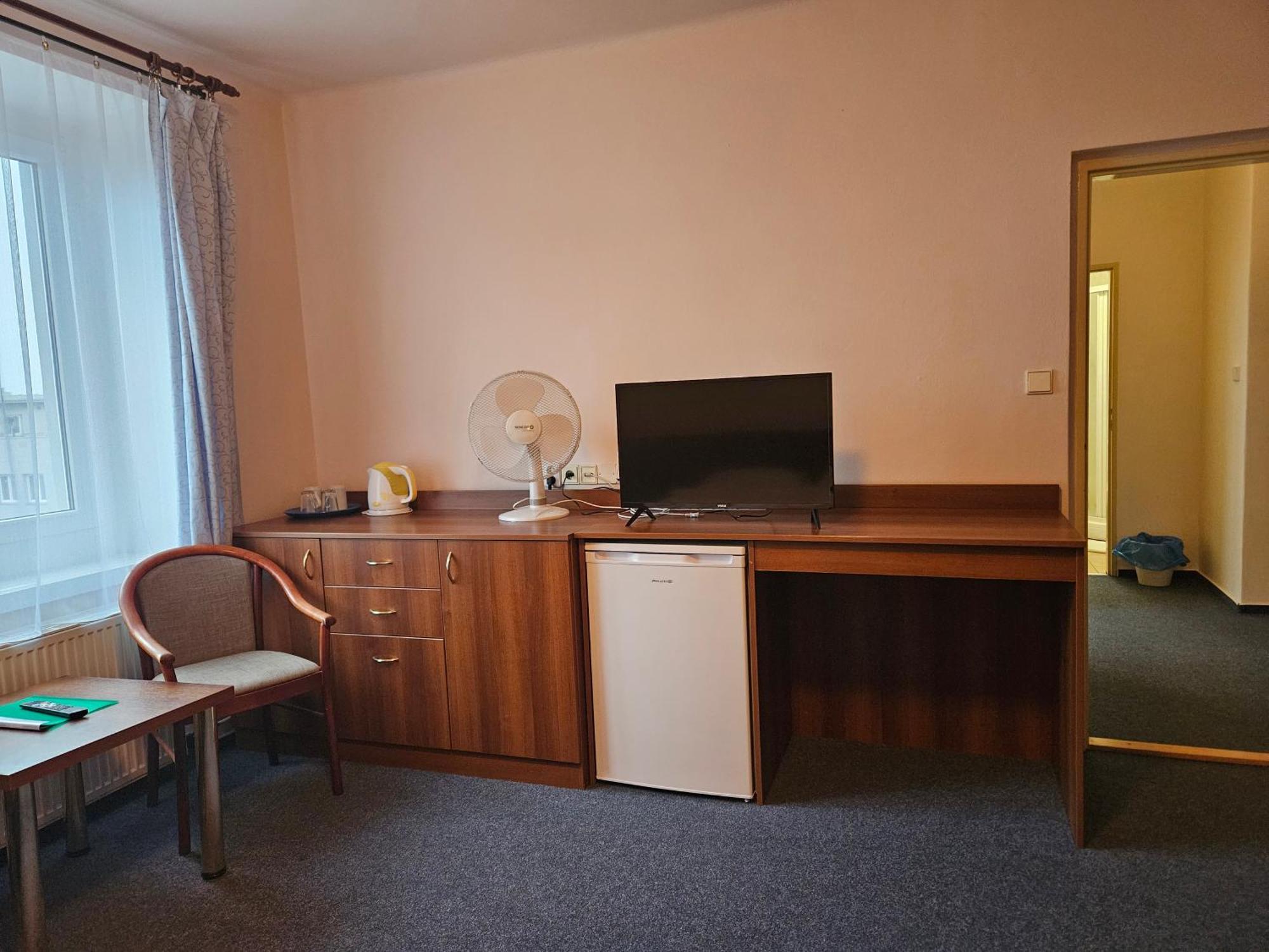 Hotel Trim ปาร์ดูบิตเซ ภายนอก รูปภาพ