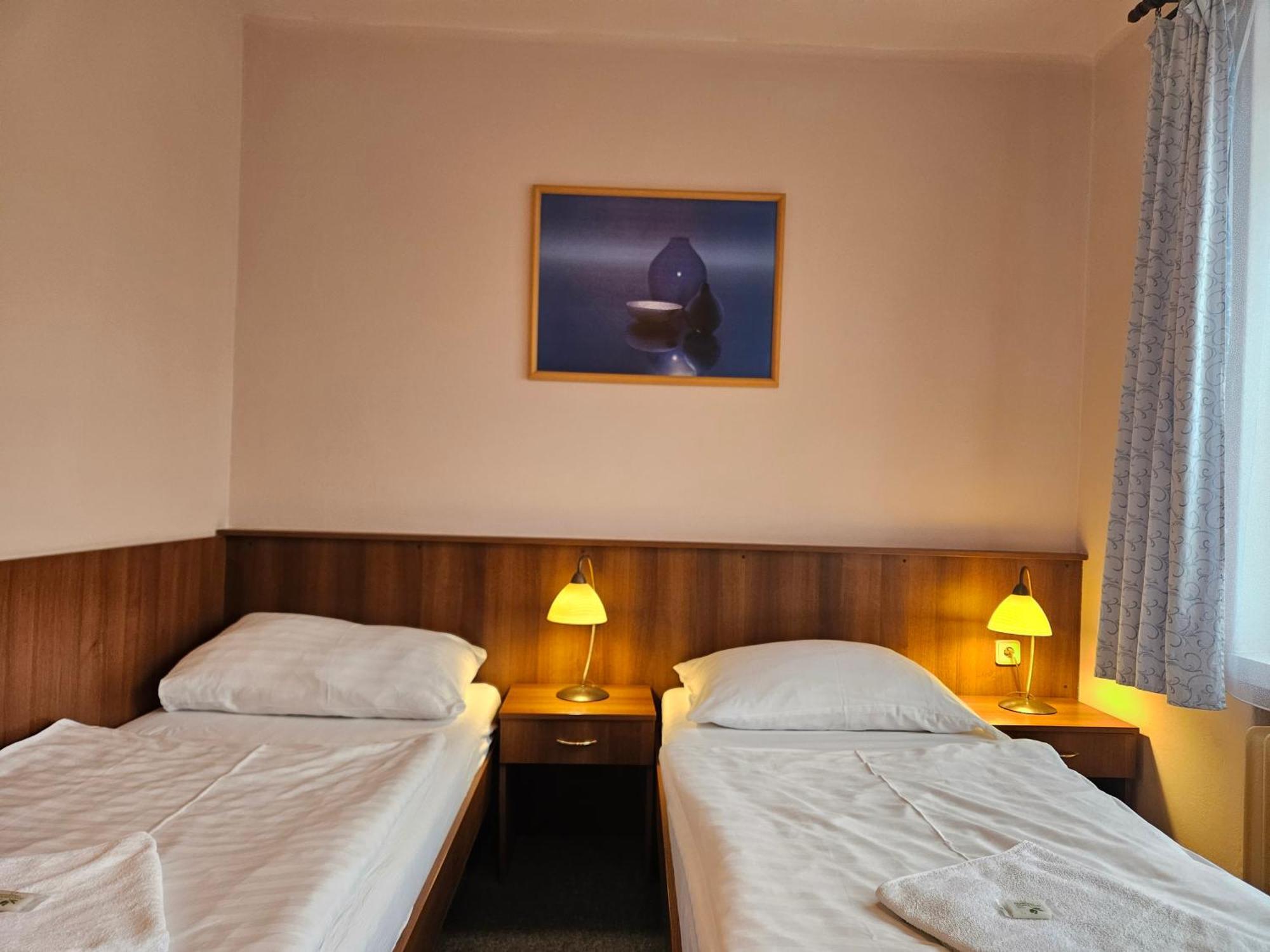 Hotel Trim ปาร์ดูบิตเซ ภายนอก รูปภาพ