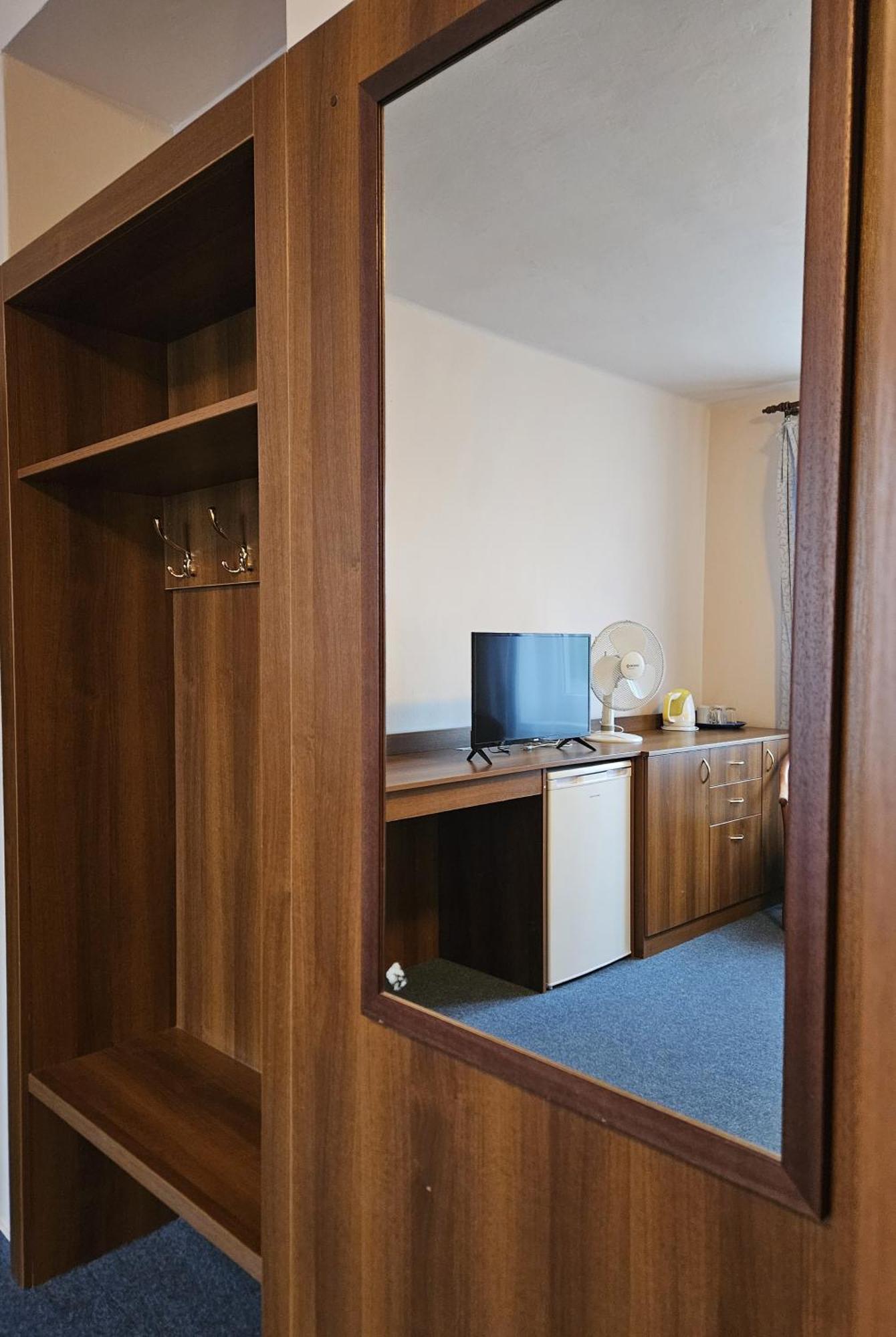 Hotel Trim ปาร์ดูบิตเซ ภายนอก รูปภาพ