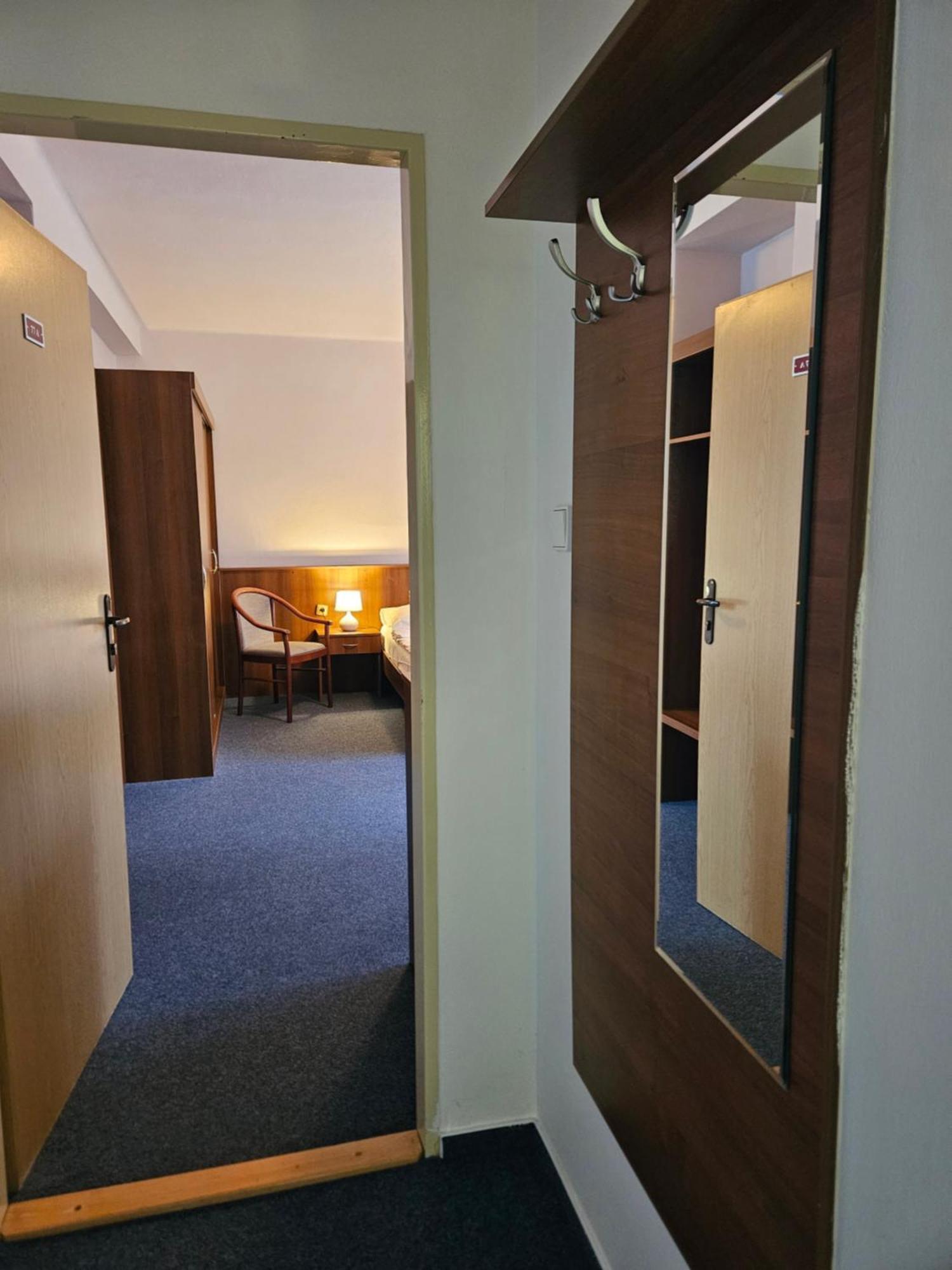 Hotel Trim ปาร์ดูบิตเซ ภายนอก รูปภาพ