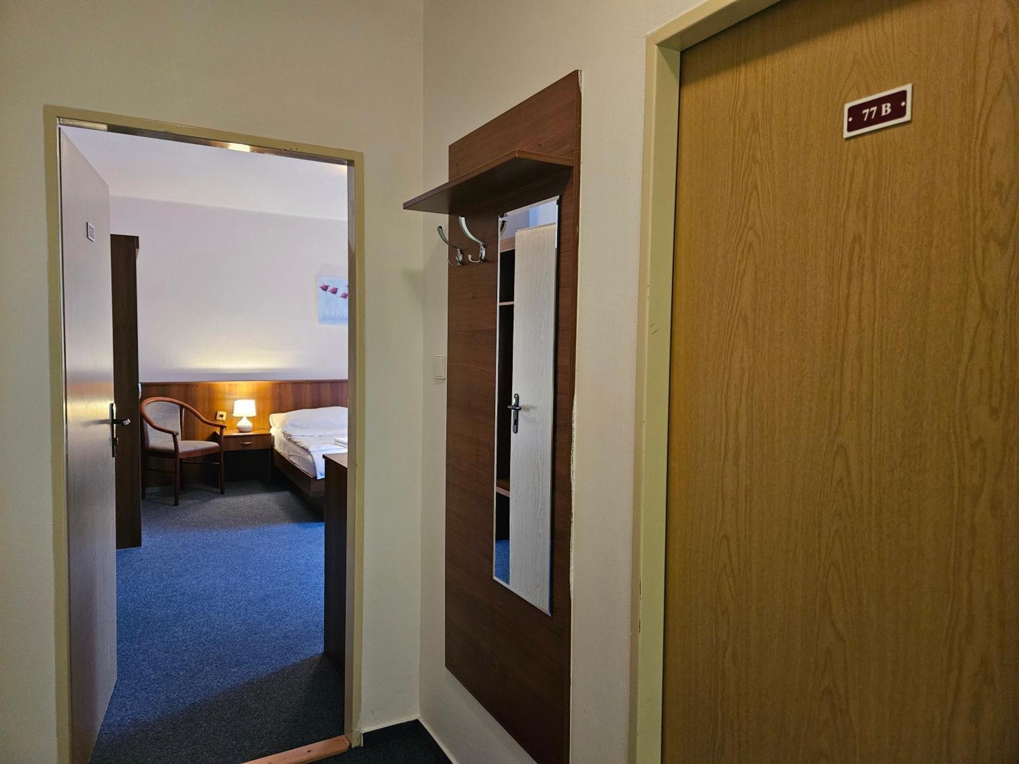 Hotel Trim ปาร์ดูบิตเซ ภายนอก รูปภาพ