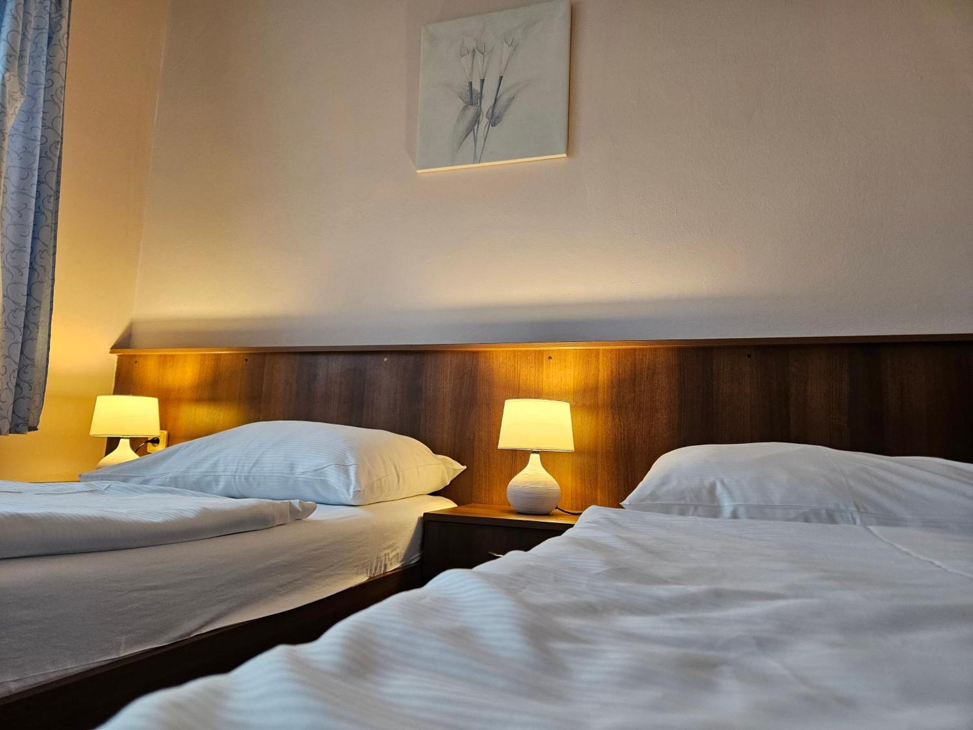 Hotel Trim ปาร์ดูบิตเซ ภายนอก รูปภาพ