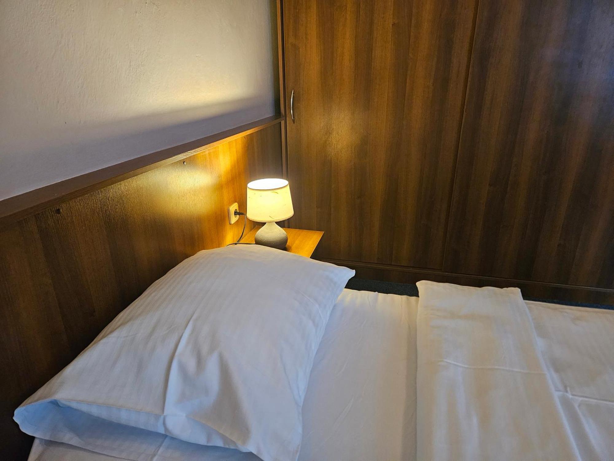 Hotel Trim ปาร์ดูบิตเซ ภายนอก รูปภาพ