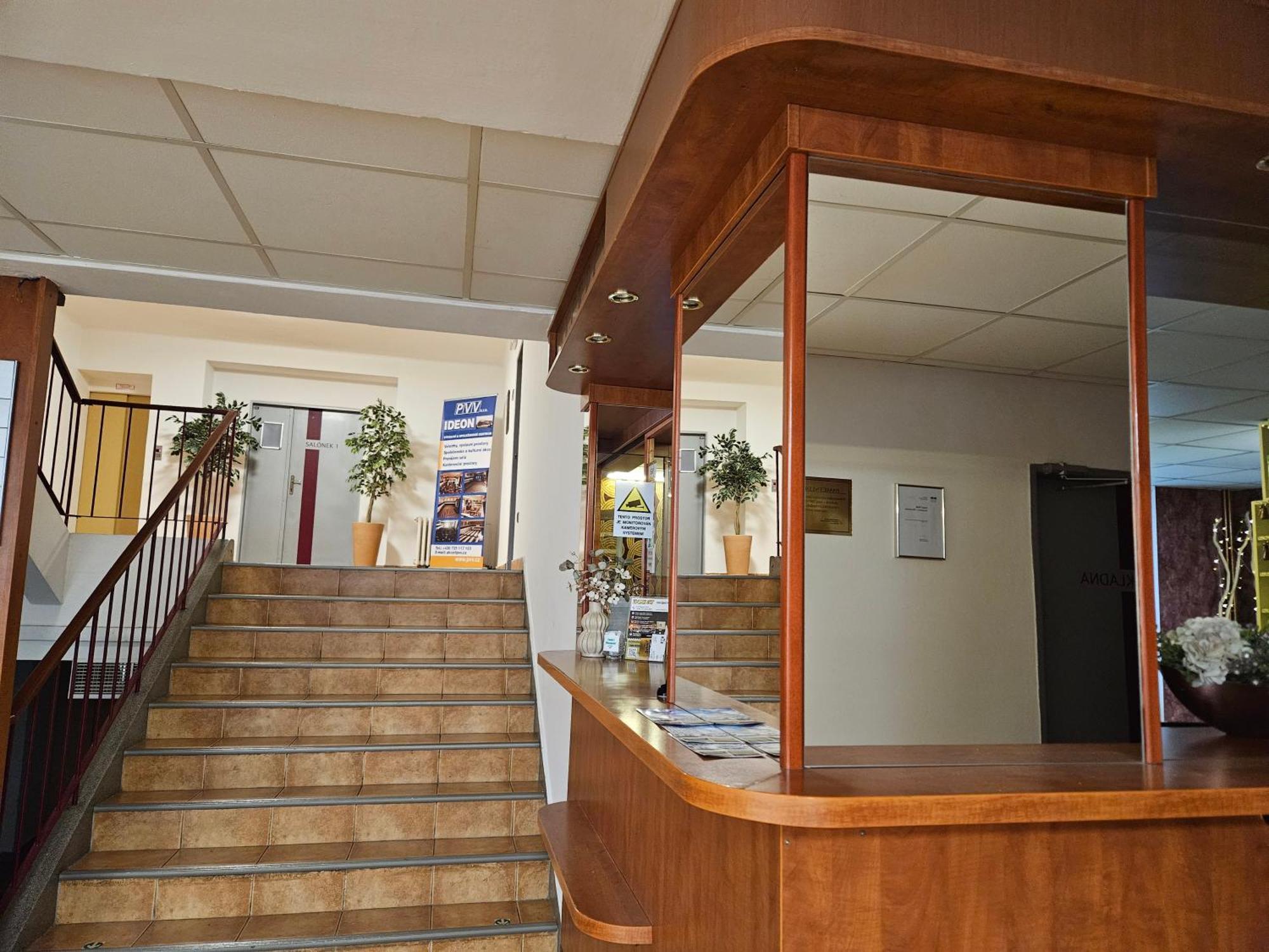 Hotel Trim ปาร์ดูบิตเซ ภายนอก รูปภาพ