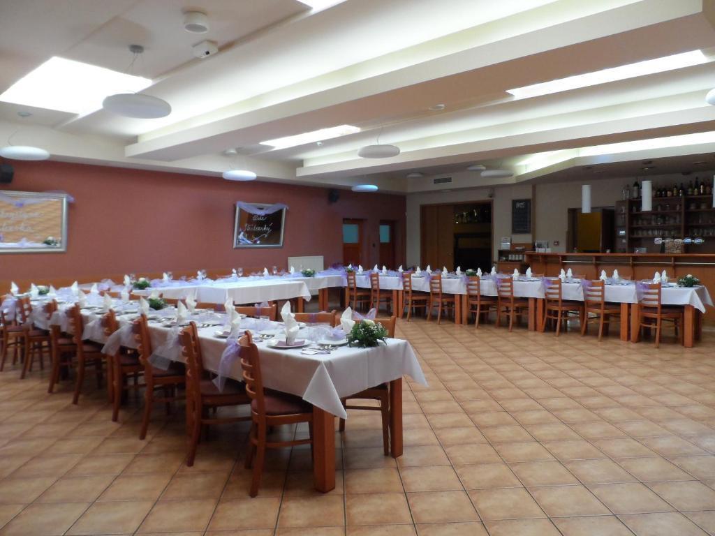Hotel Trim ปาร์ดูบิตเซ ภายนอก รูปภาพ